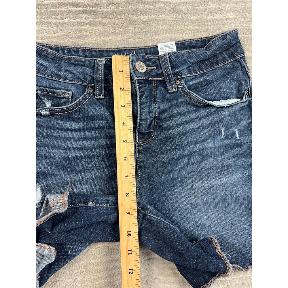 Time and Tru Denim Shorts Womens 4 Blue Mid-Rise Distressed Raw Hem Dark Wash - Picture 7 of 15